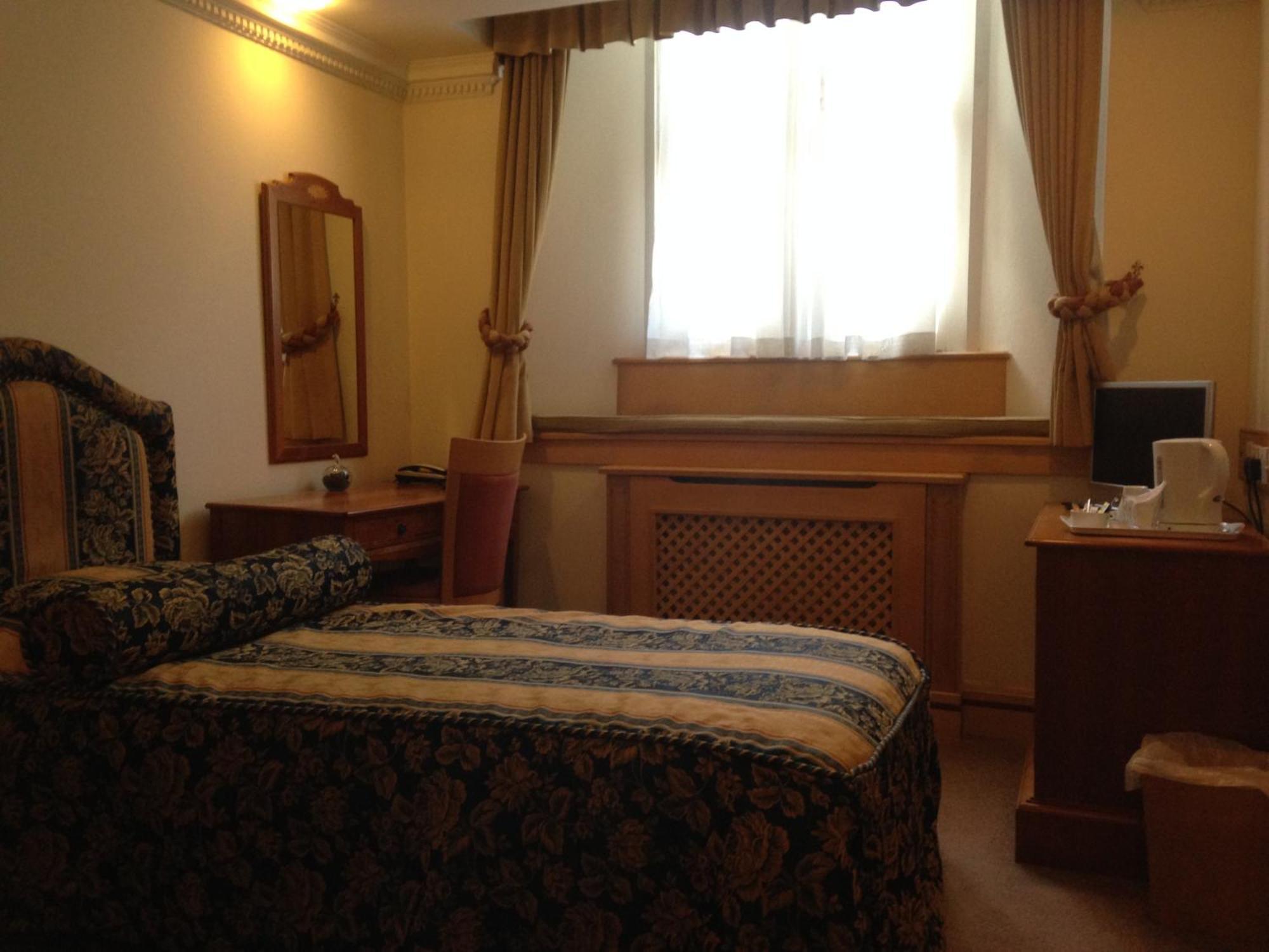 Troy 3* London