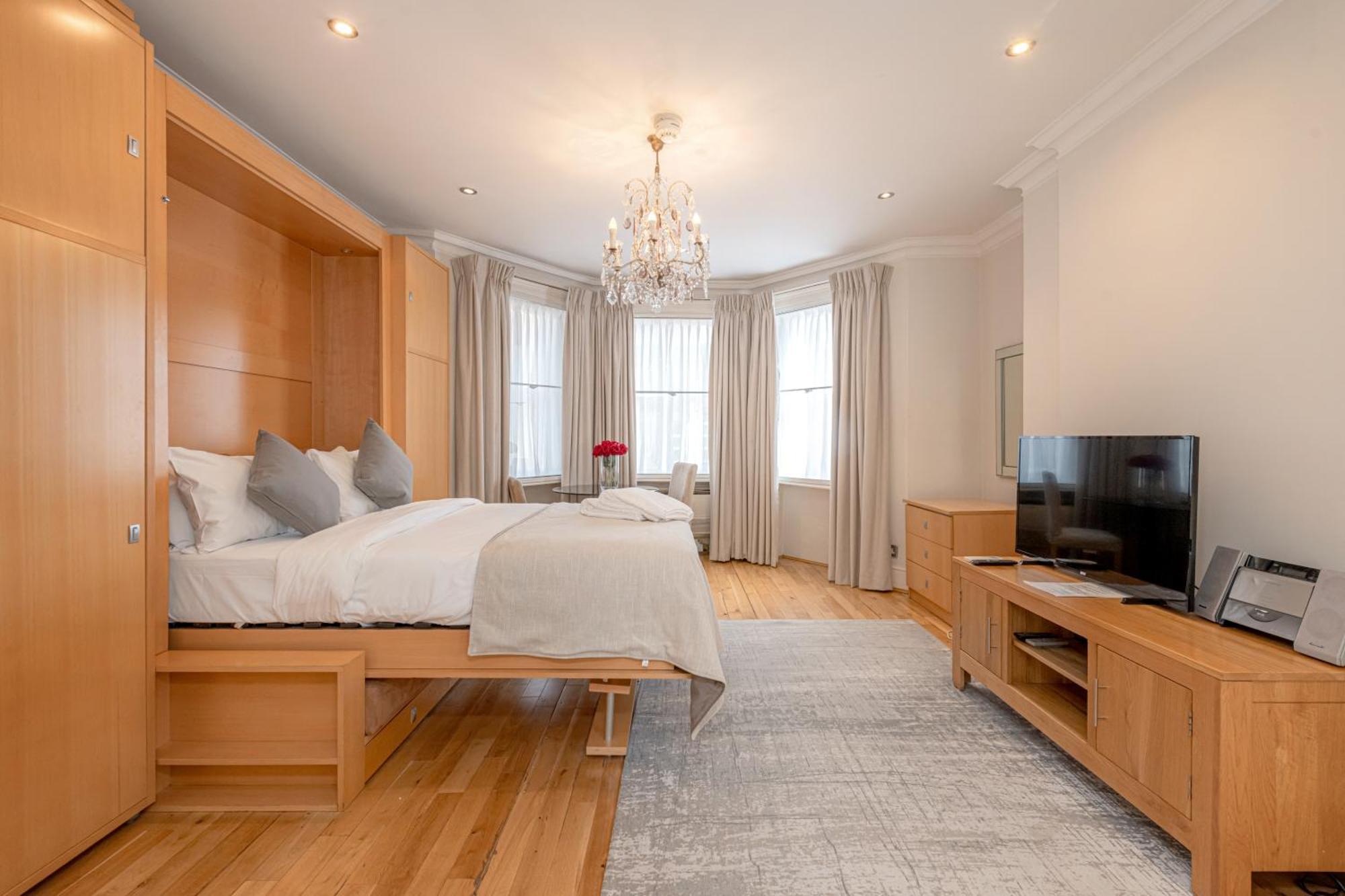 17 Hertford Street 3* London