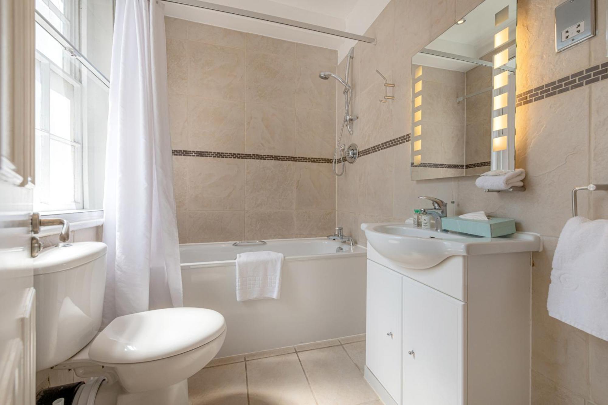 17 Hertford Street Apartahotel
