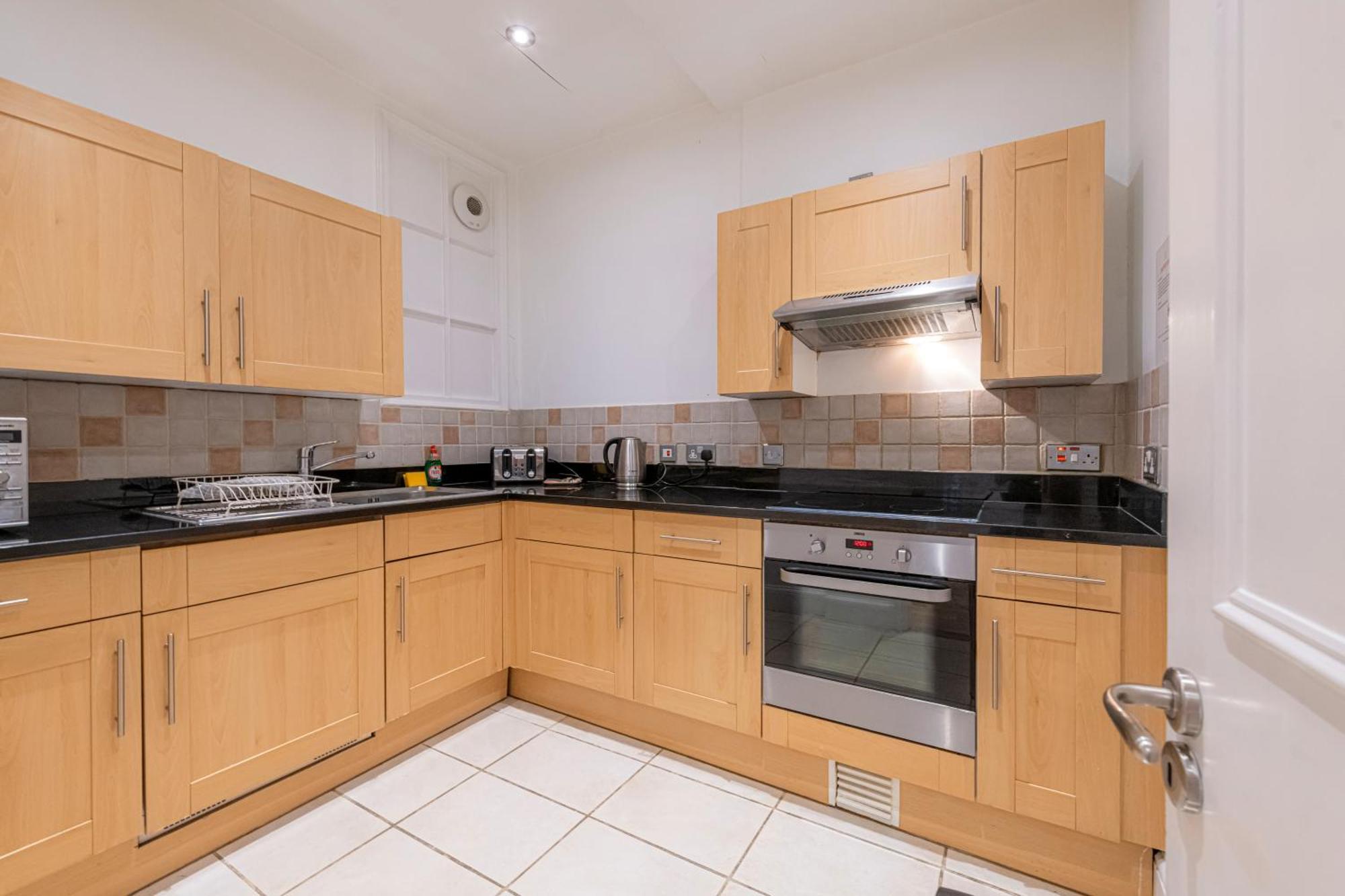 17 Hertford Street Apartahotel 3*