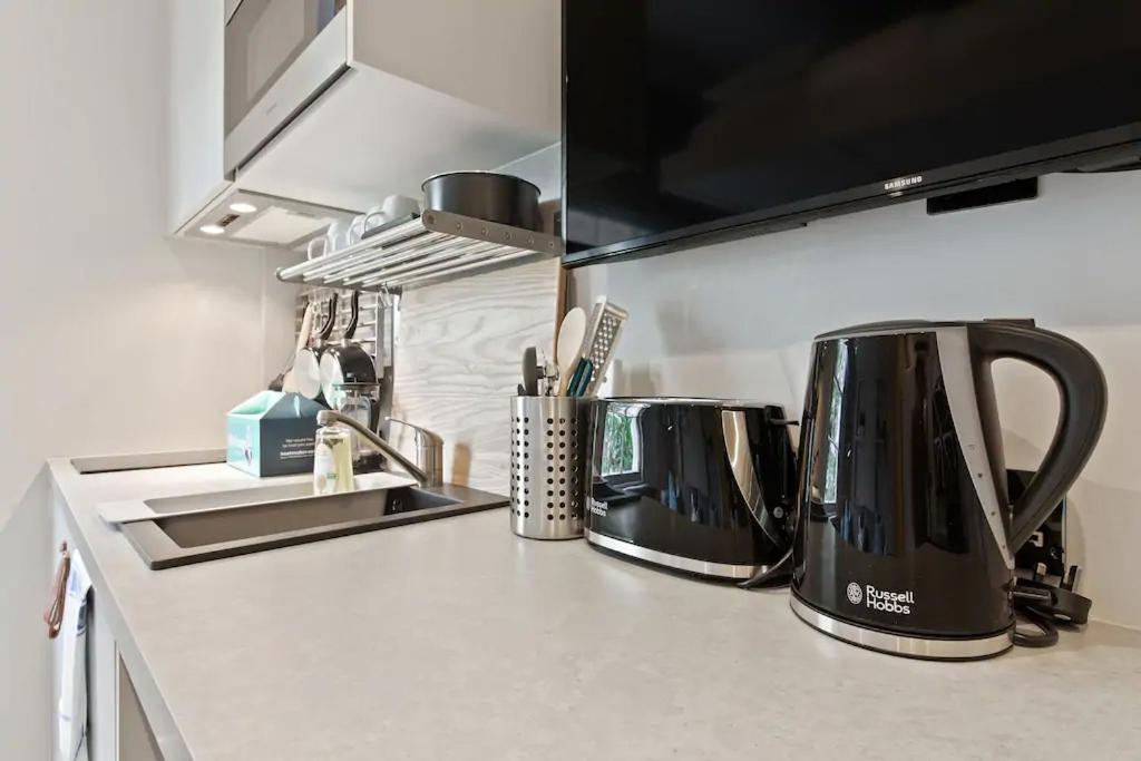 Design 1 Bed W/terrace Sleeps 3 In Camden Londen