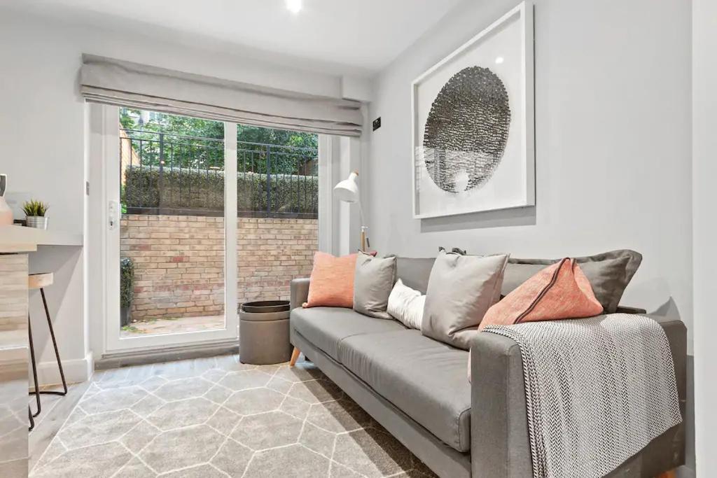 Design 1 Bed W/terrace Sleeps 3 In Camden Londen