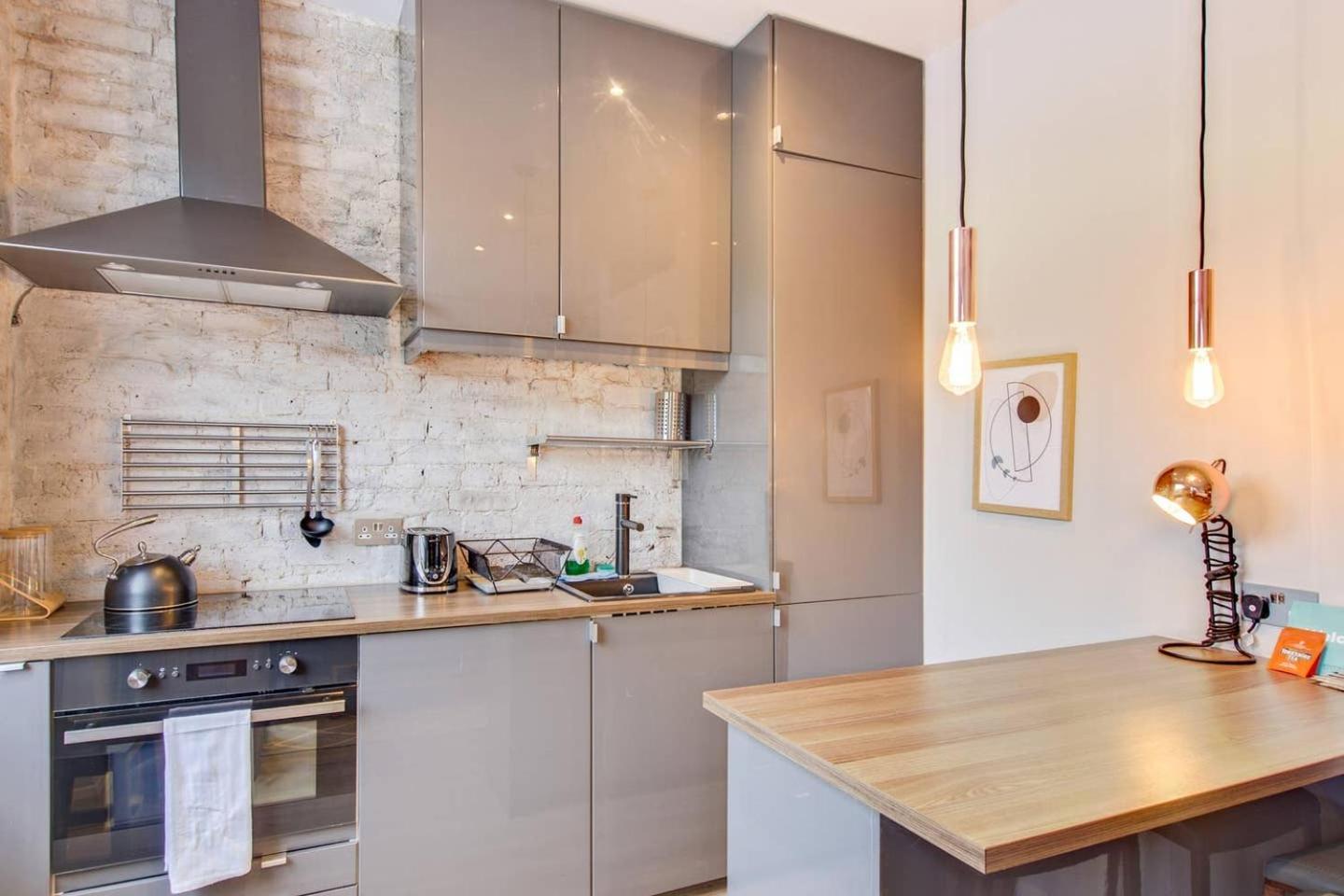 Design 1 Bed W/terrace Sleeps 3 In Camden Londen