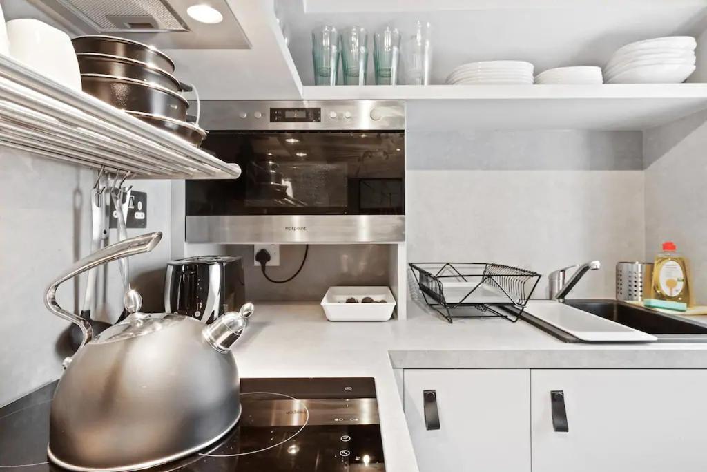Design 1 Bed W/terrace Sleeps 3 In Camden Appartement Londen