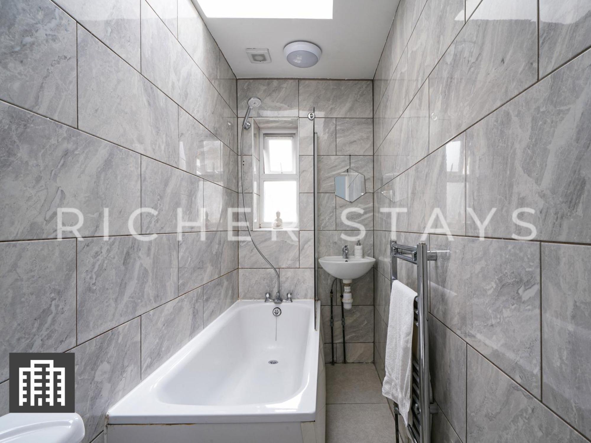 Holiday home Large For Contractors & Families - Garden & Amenities