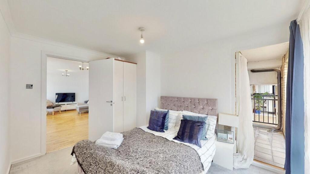 Apartment 85 Tivoli Court, Rotherhithe Street, London, Se16 5ud