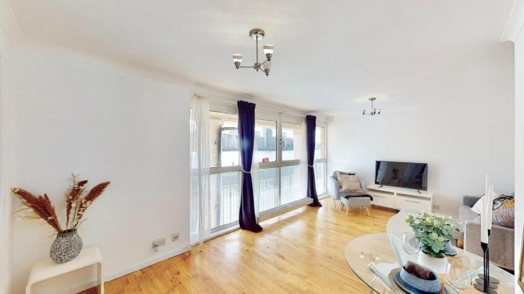 85 Tivoli Court, Rotherhithe Street, London, Se16 5ud * London