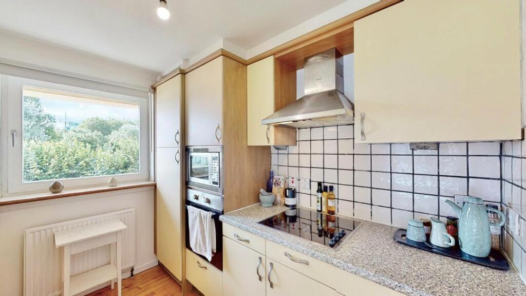Apartment 85 Tivoli Court, Rotherhithe Street, London, Se16 5ud *
