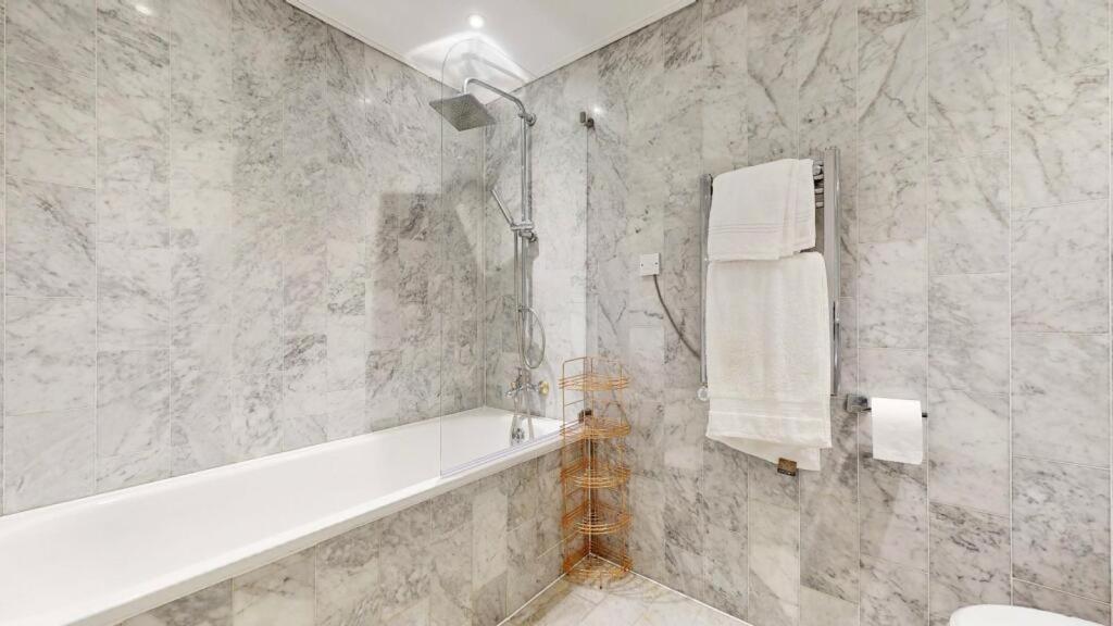 85 Tivoli Court, Rotherhithe Street, London, Se16 5ud Apartment London