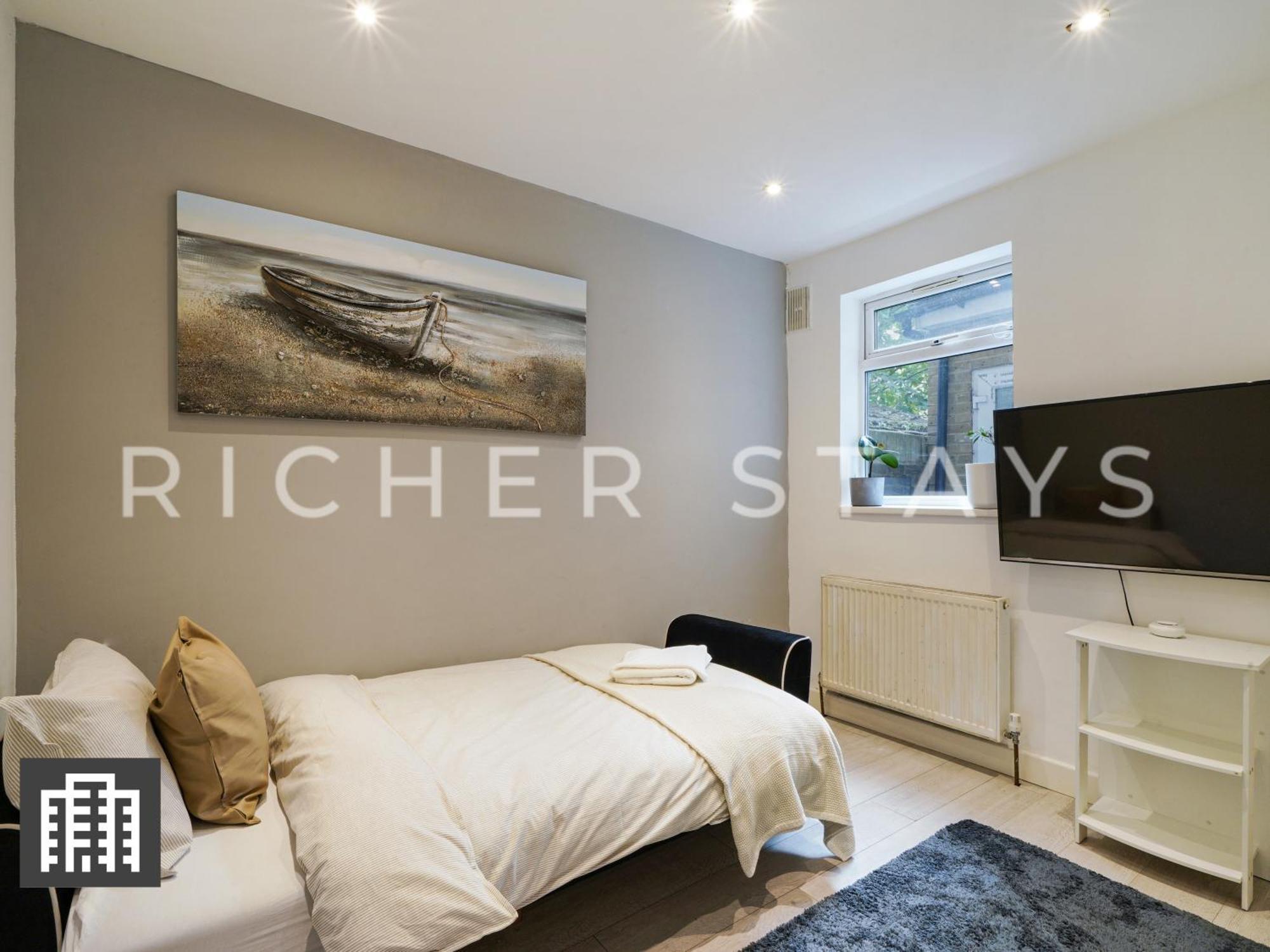 Large For Contractors & Families - Garden & Amenities Holiday home London