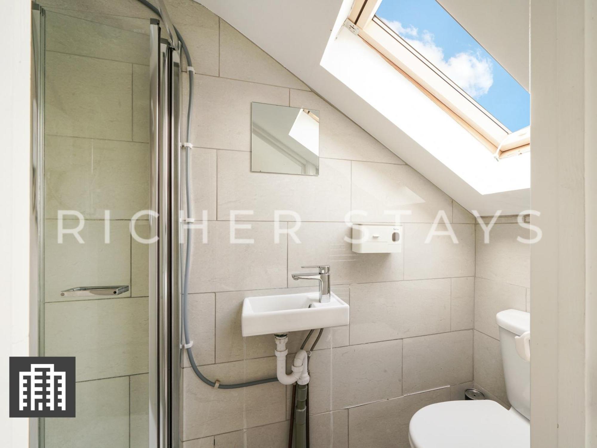 Large For Contractors & Families - Garden & Amenities * London