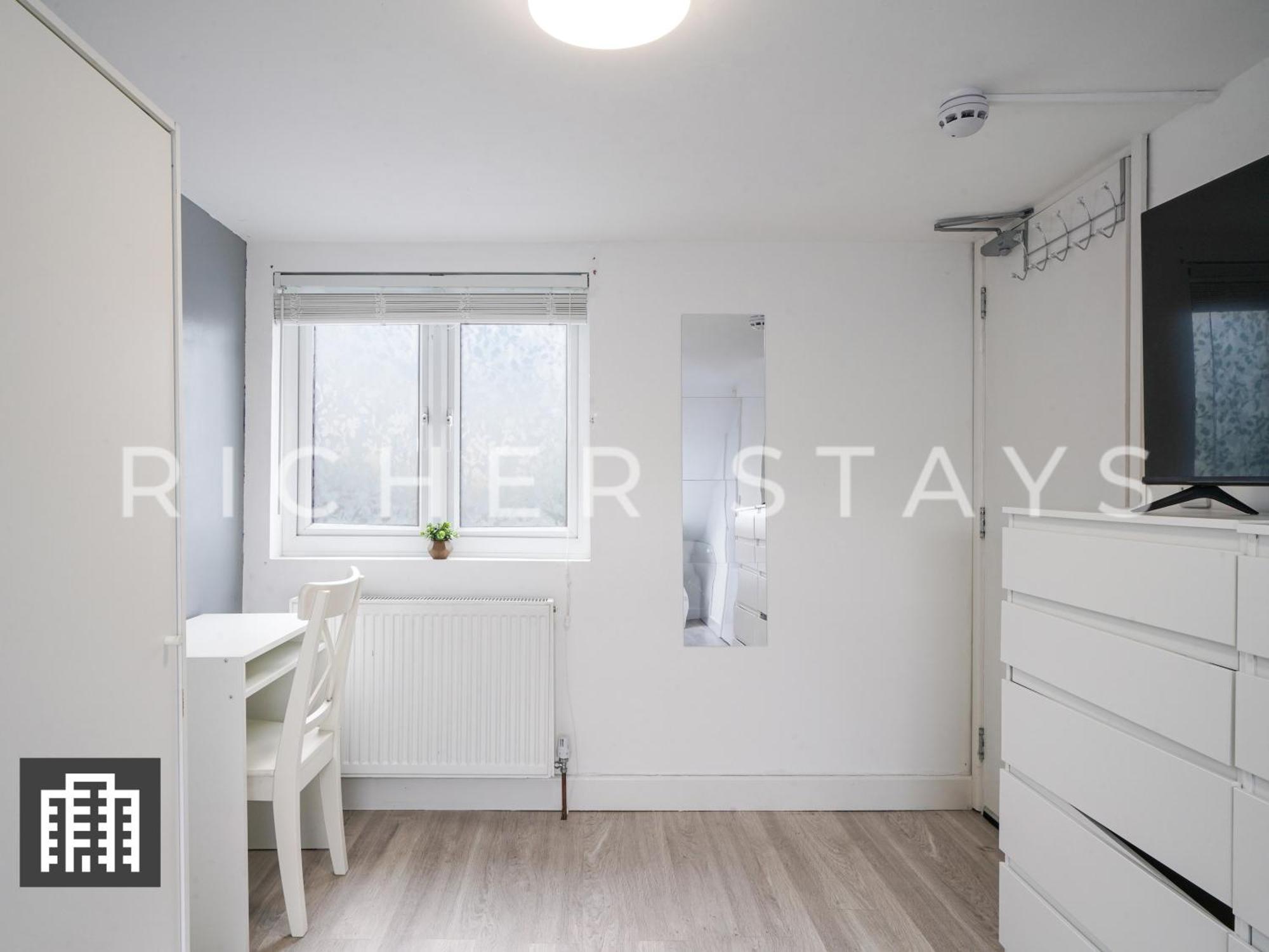 Large For Contractors & Families - Garden & Amenities Holiday home London