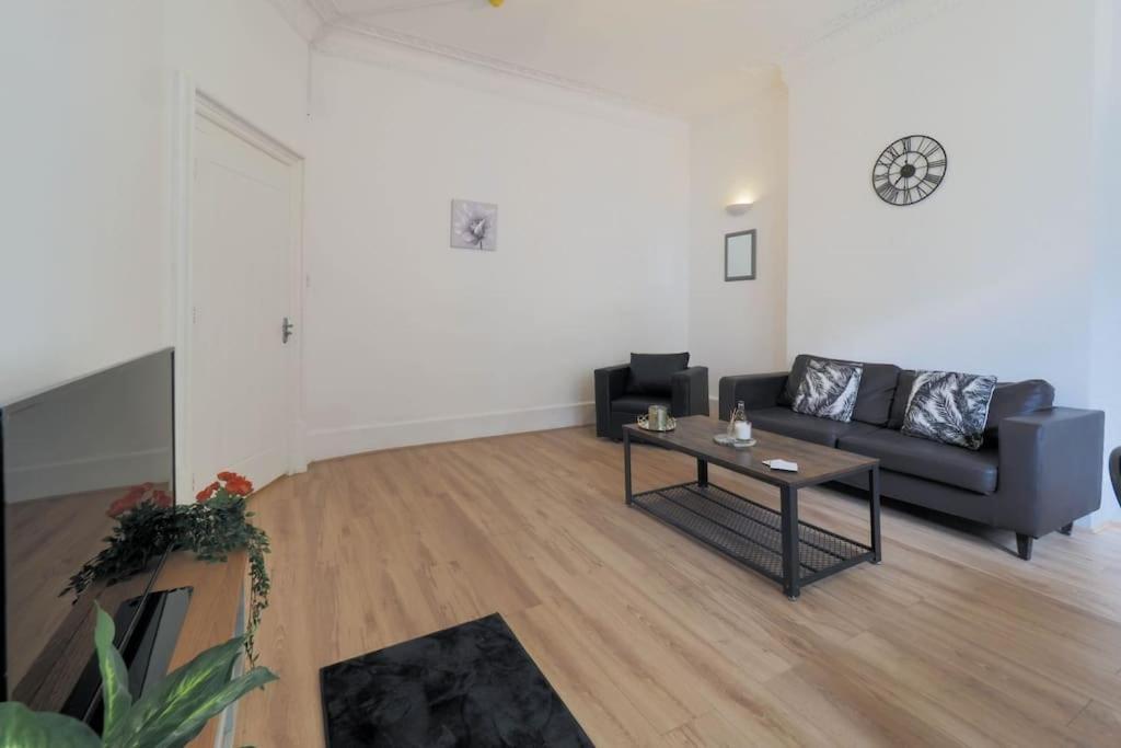 Apartamento 2 Bed Flat In Heart Of Kilburn With Full Kitchen