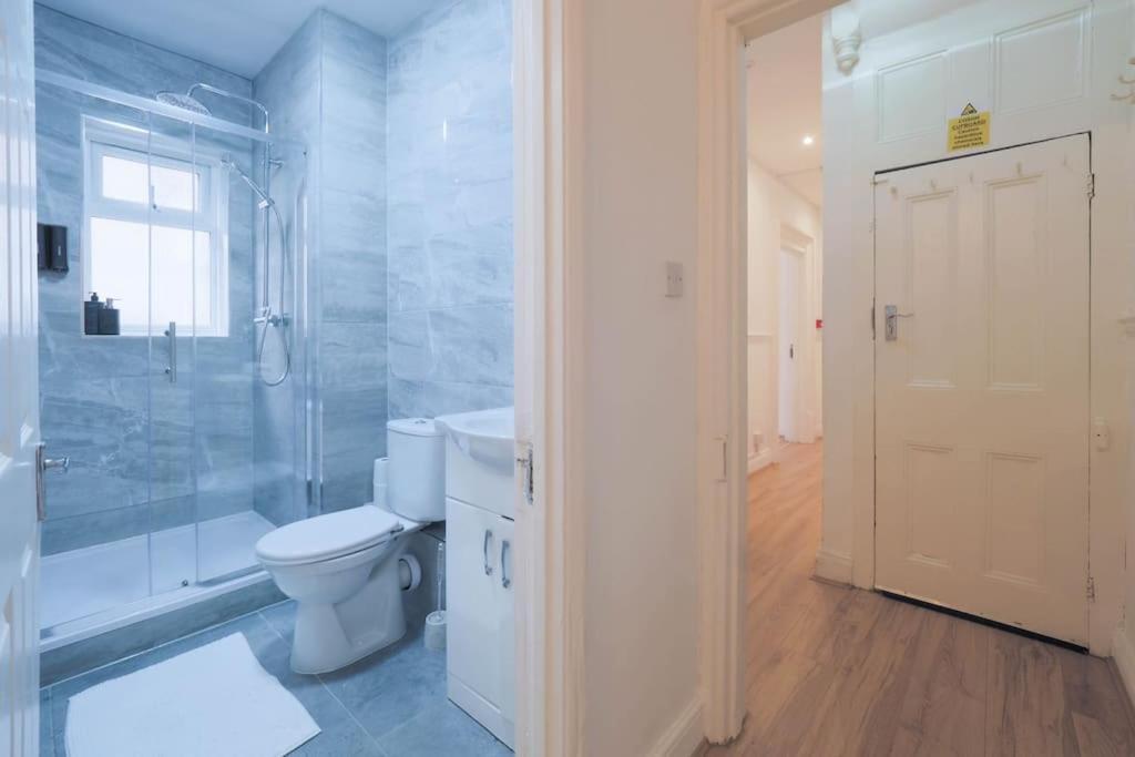 2 Bed Flat In Heart Of Kilburn With Full Kitchen Apartamento Londres