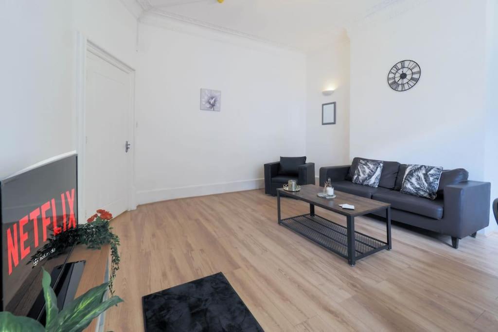 2 Bed Flat In Heart Of Kilburn With Full Kitchen Apartamento *