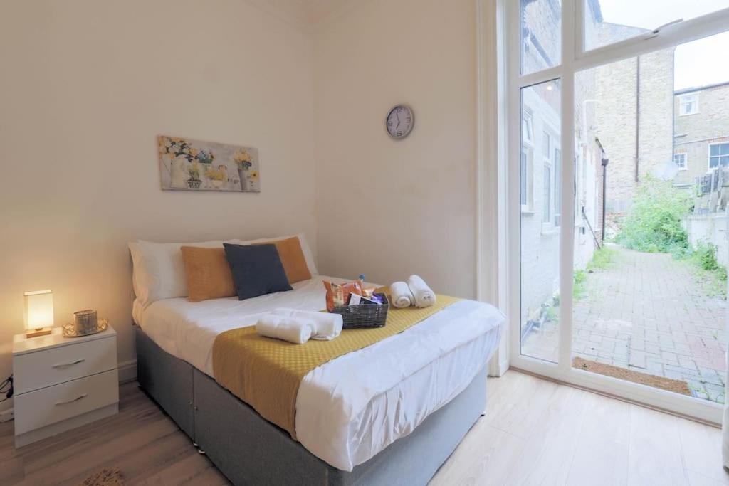 Apartment 2 Bed Flat In Heart Of Kilburn With Full Kitchen