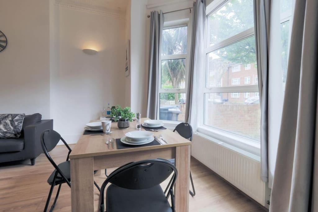 2 Bed Flat In Heart Of Kilburn With Full Kitchen Apartamento *