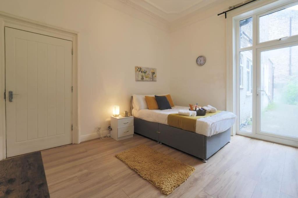 2 Bed Flat In Heart Of Kilburn With Full Kitchen Apartamento Londres