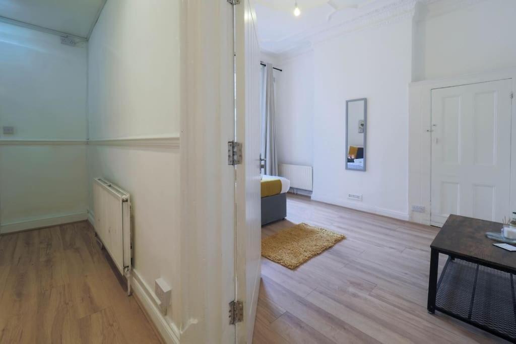 2 Bed Flat In Heart Of Kilburn With Full Kitchen Apartamento *