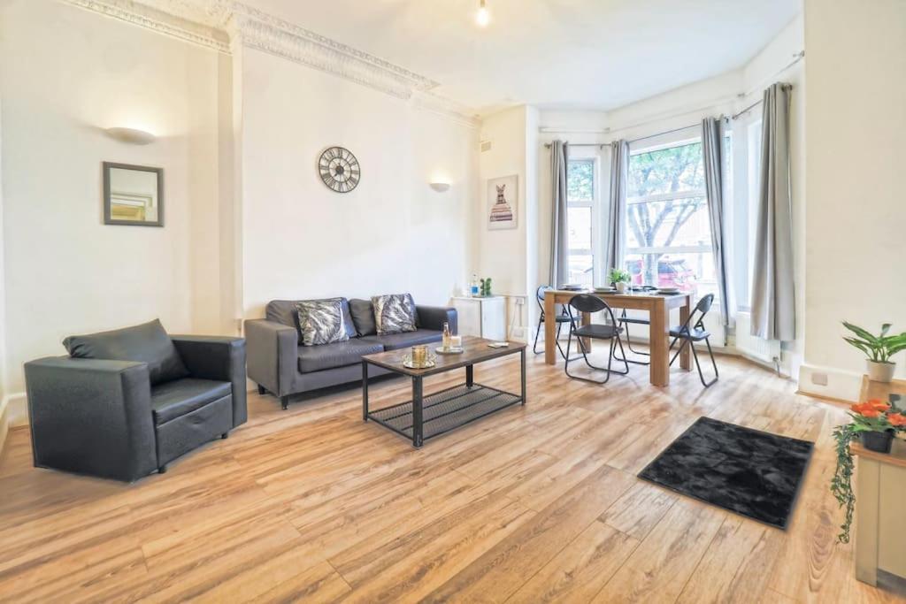 2 Bed Flat In Heart Of Kilburn With Full Kitchen Apartamento *