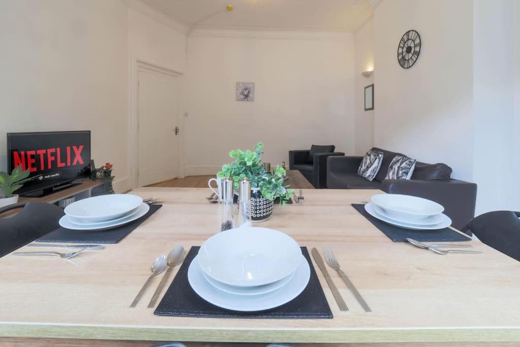 2 Bed Flat In Heart Of Kilburn With Full Kitchen Apartamento *