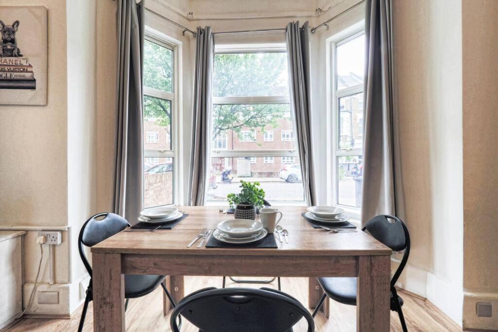 2 Bed Flat In Heart Of Kilburn With Full Kitchen Apartamento Londres