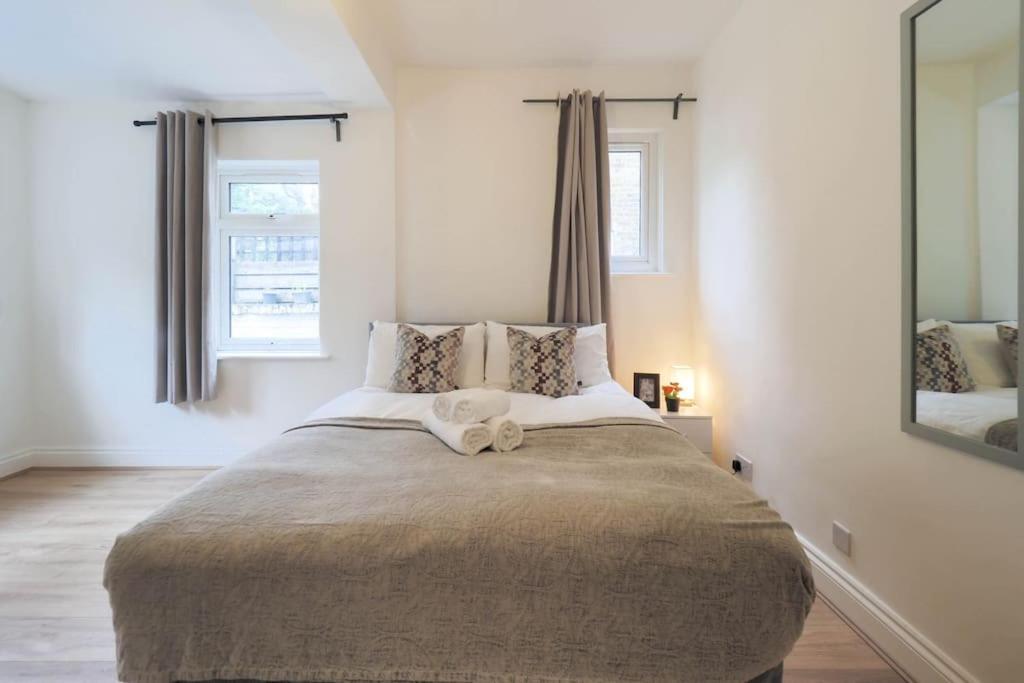 2 Bed Flat In Heart Of Kilburn With Full Kitchen * Londres