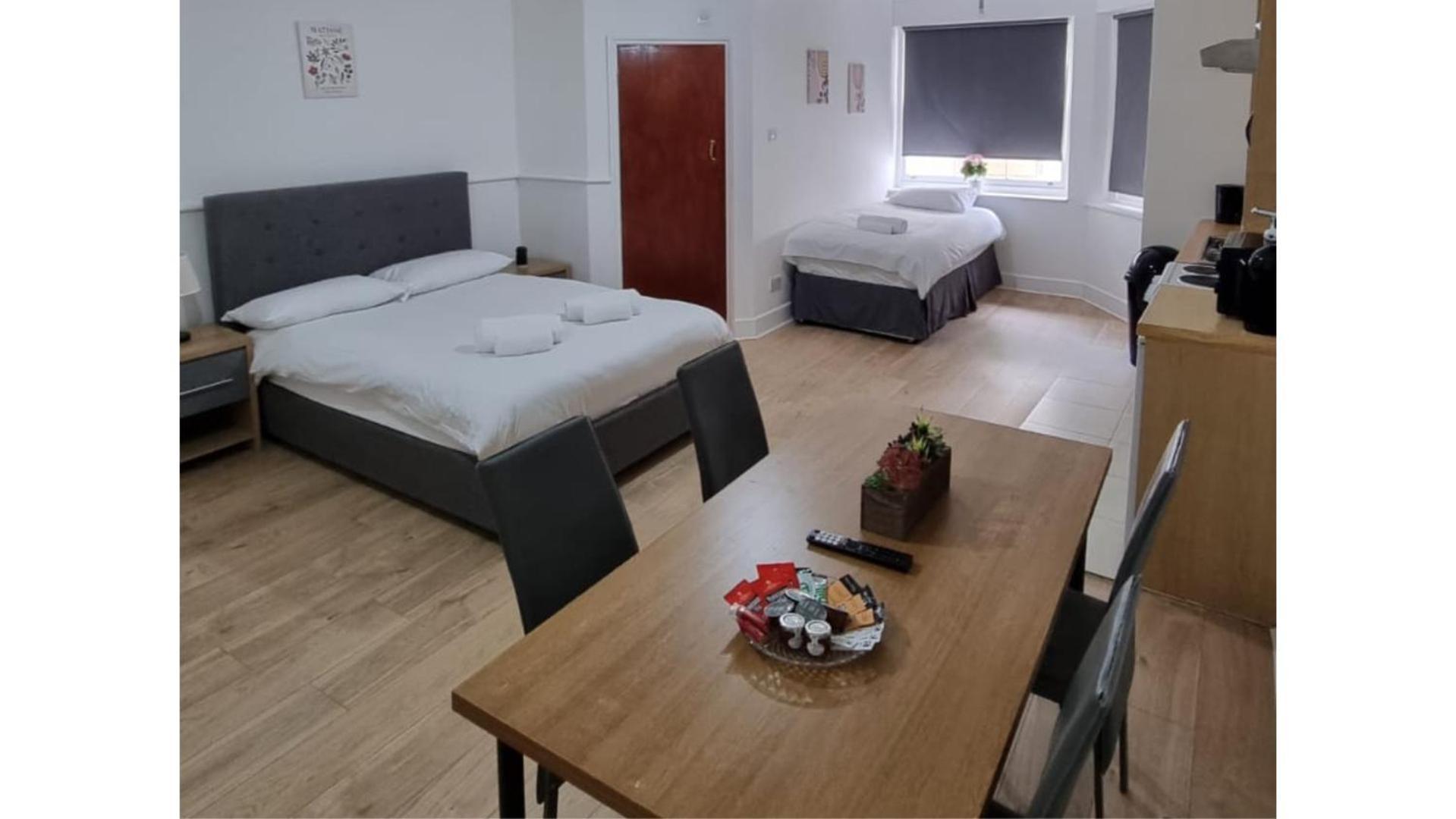 Charmstay Swiss Apartment London