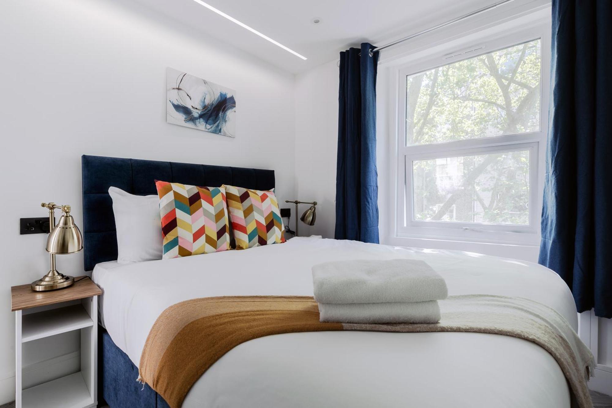 Comfortable Near Harrods Apartment *