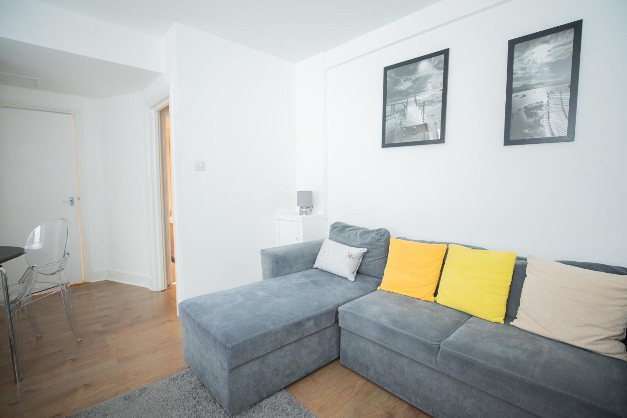 One Bedroom At Chelsea Cloister