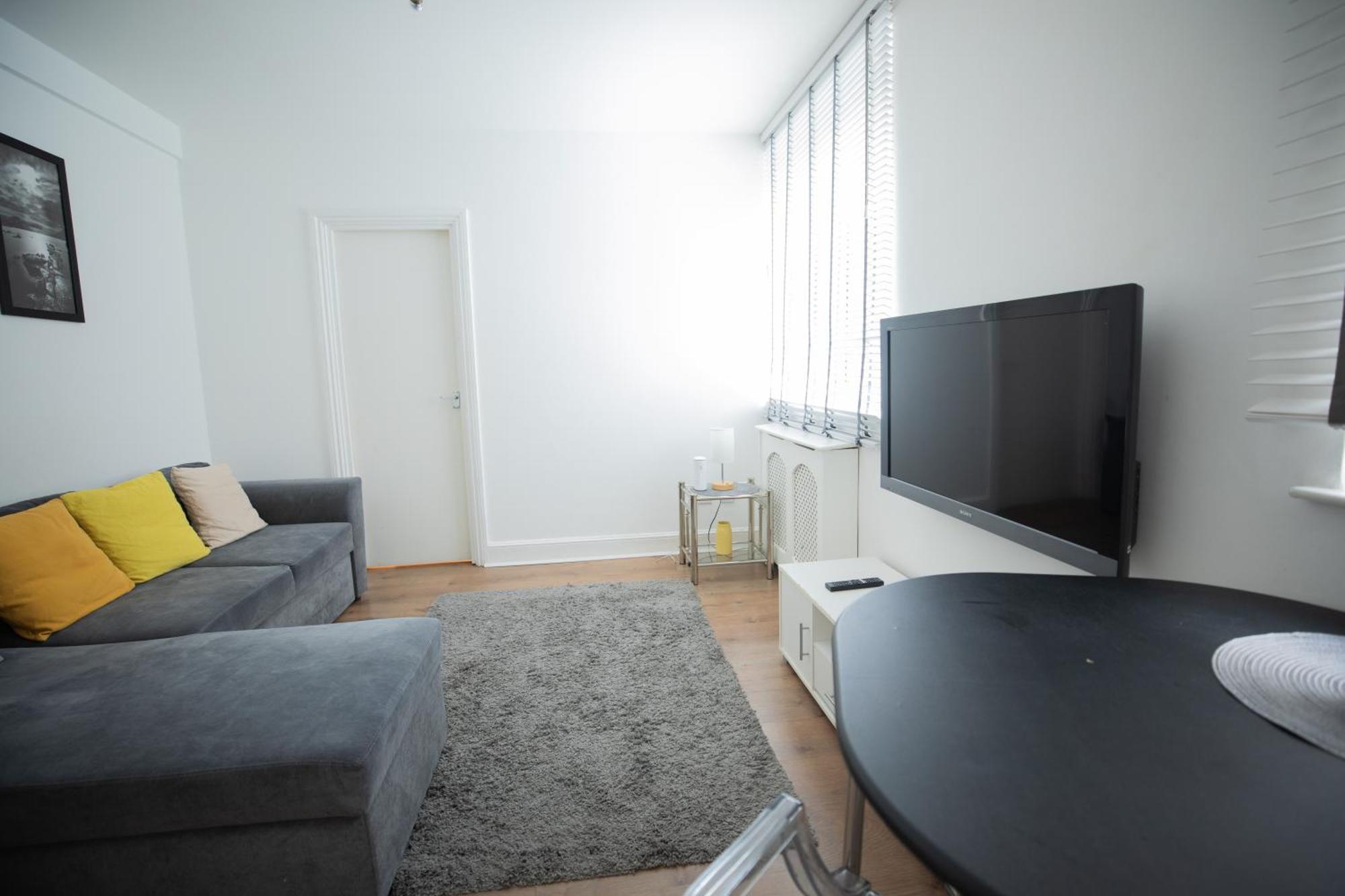 One Bedroom At Chelsea Cloister Apartment London