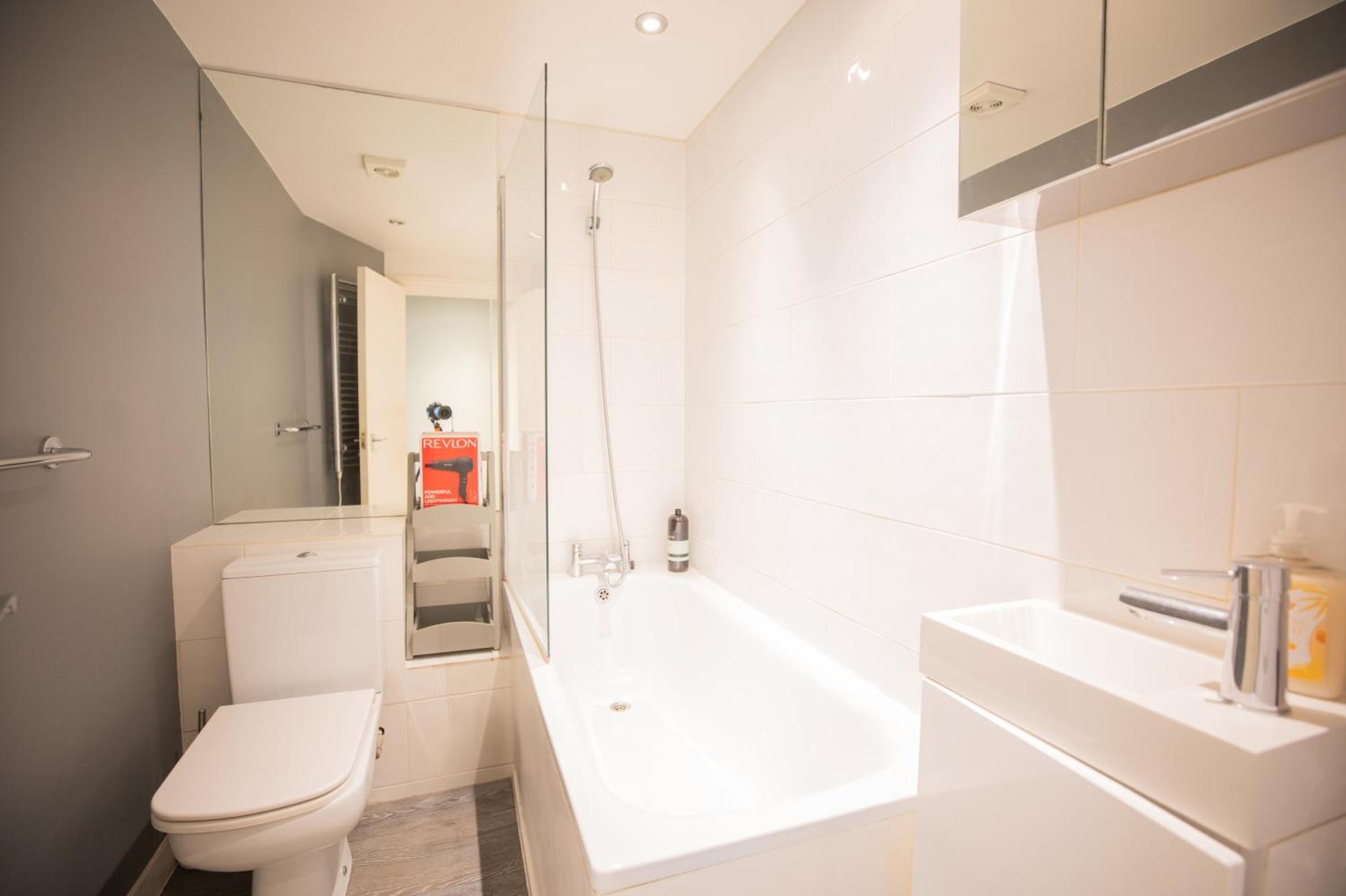 One Bedroom At Chelsea Cloister Apartment *