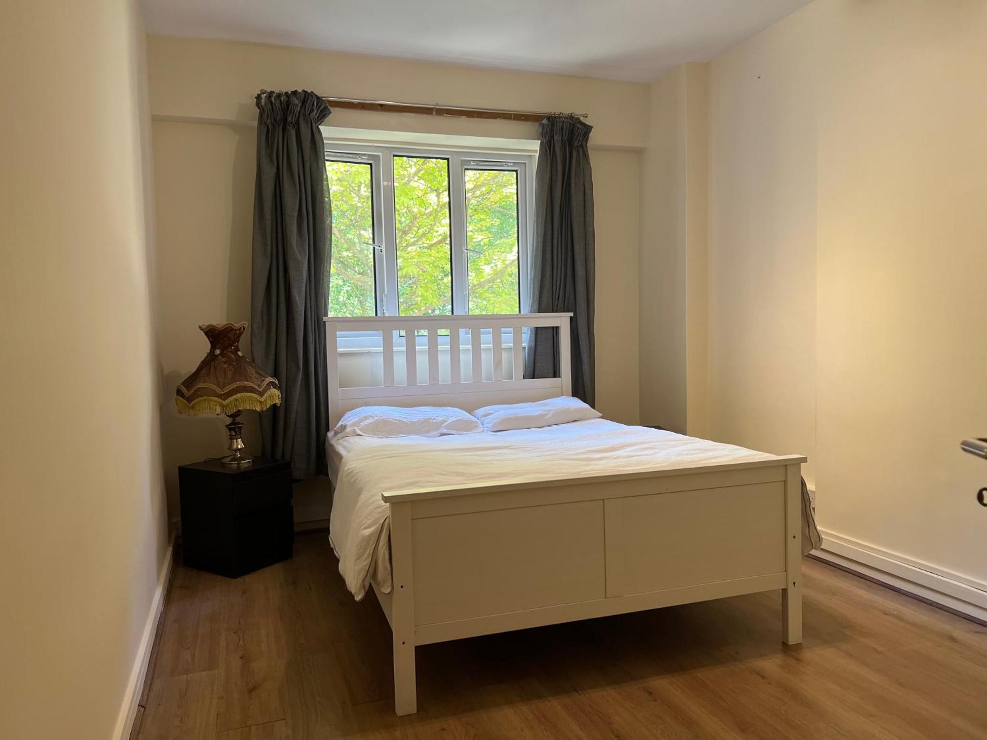 3 Bedroom Prime Edgware Road, Paddington W2 Apartment *