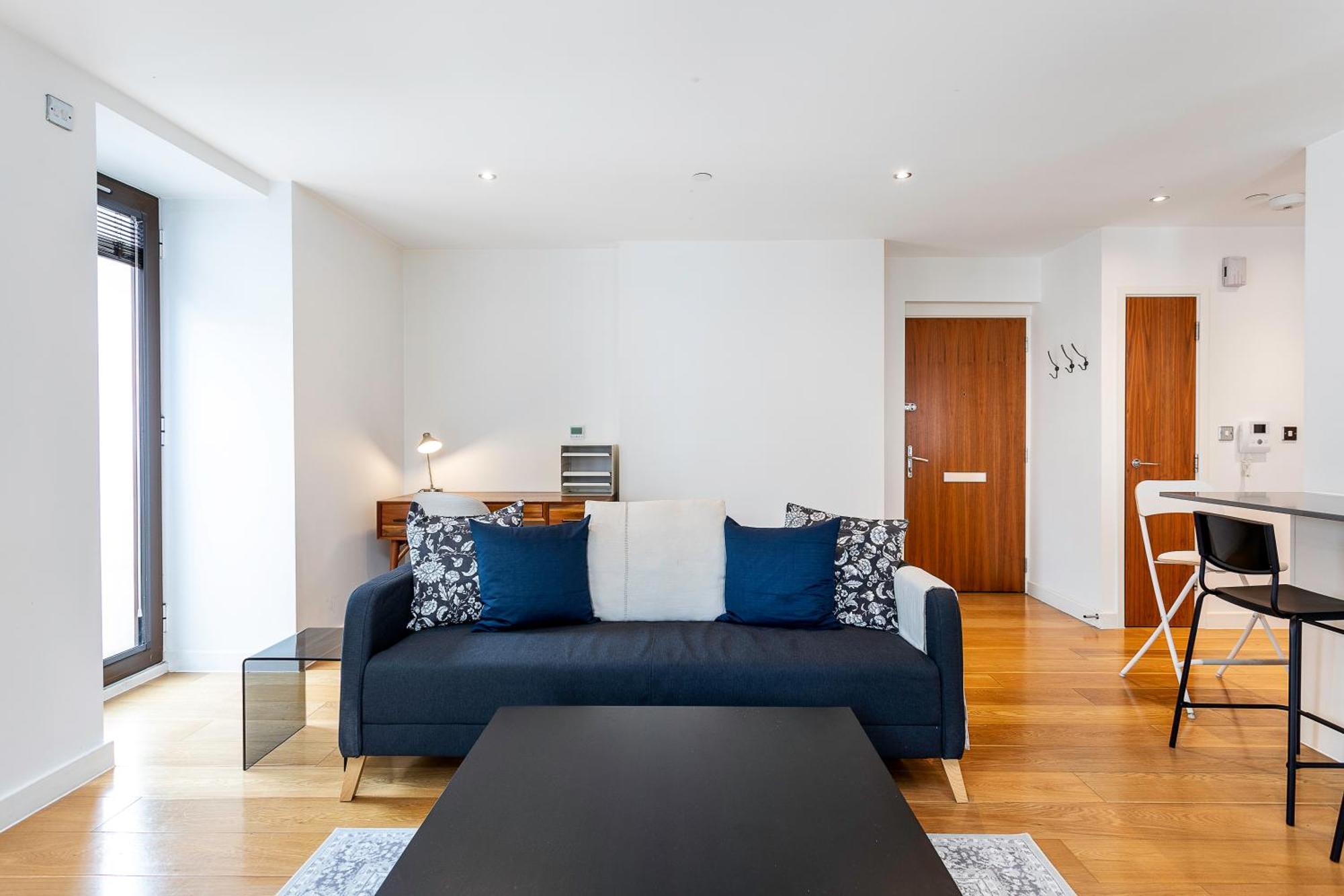 Serene Cityscape - 2br Luxury Westminster Apartamento