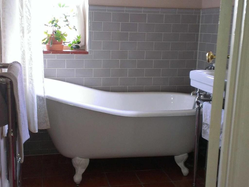 Iolanthe Bed & Breakfast London