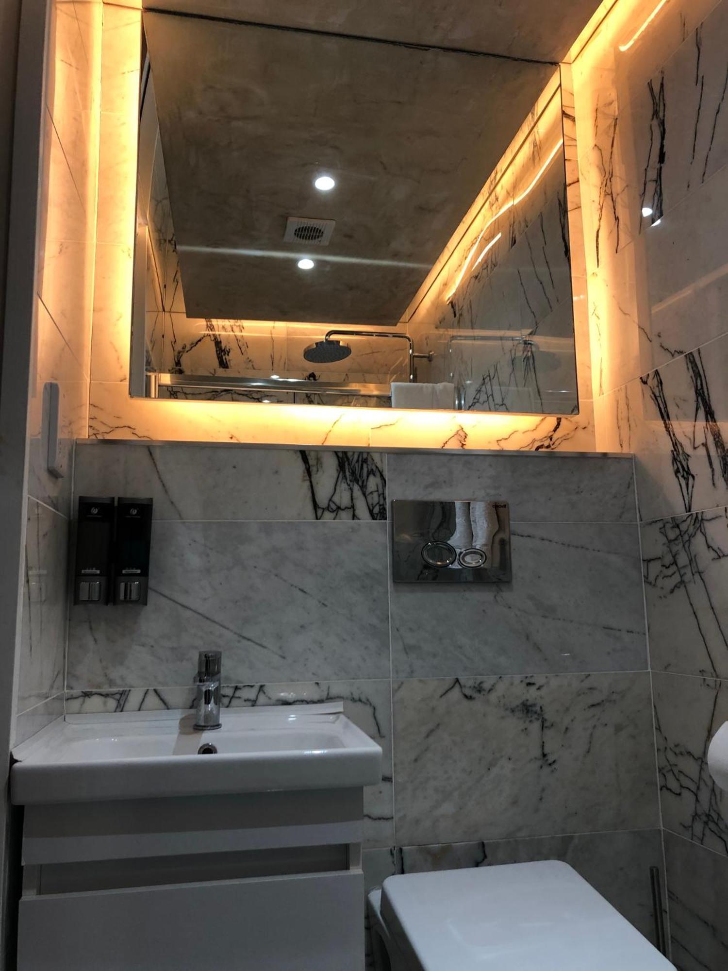 Apartment Widegate Residential London