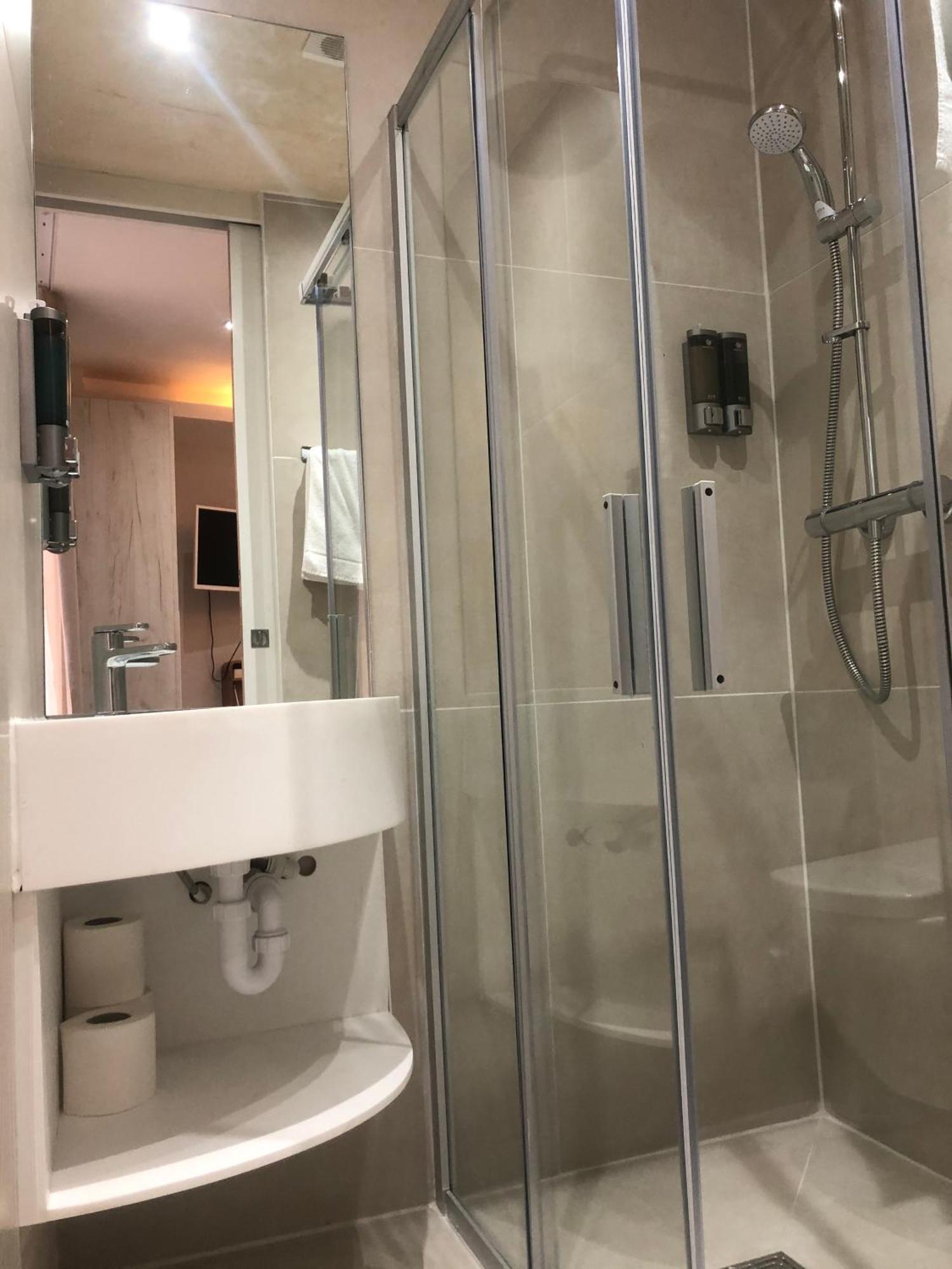 Apartment Widegate Residential London