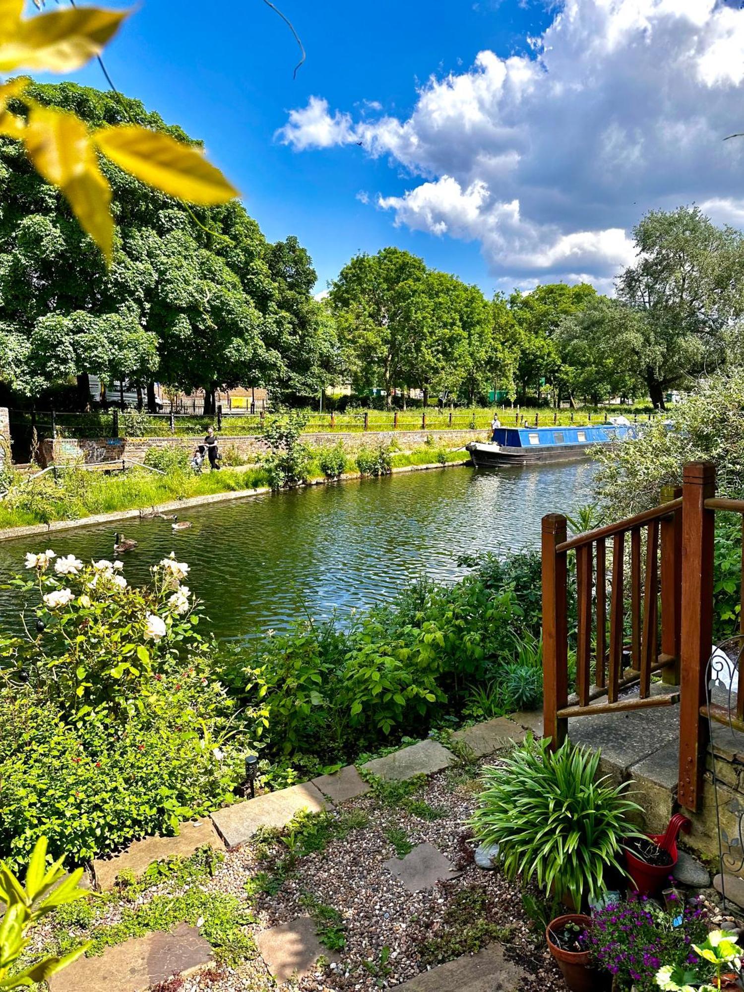 Canal View House: Of Oasis * London