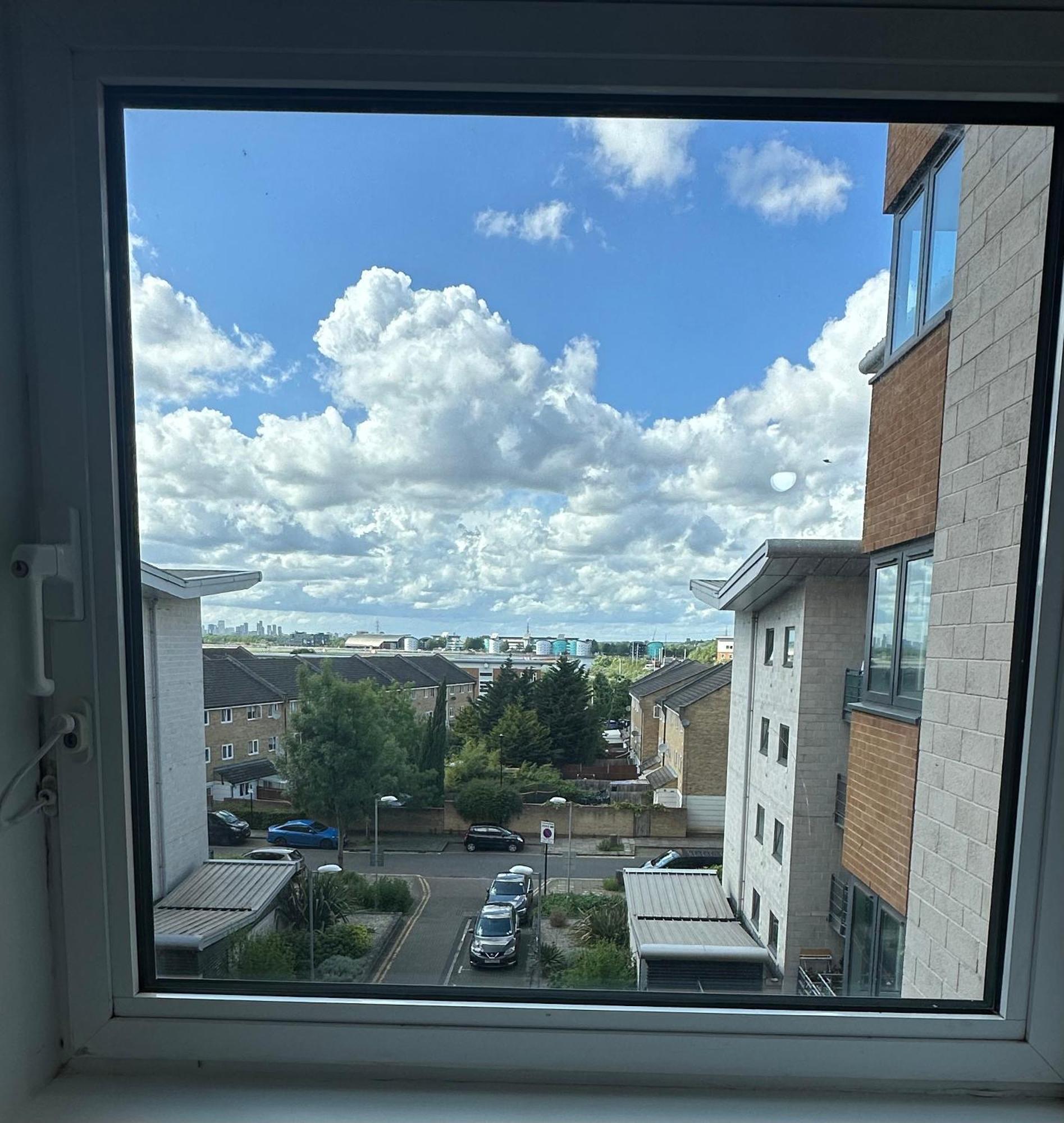 Homestay In A Shared Flat, E16