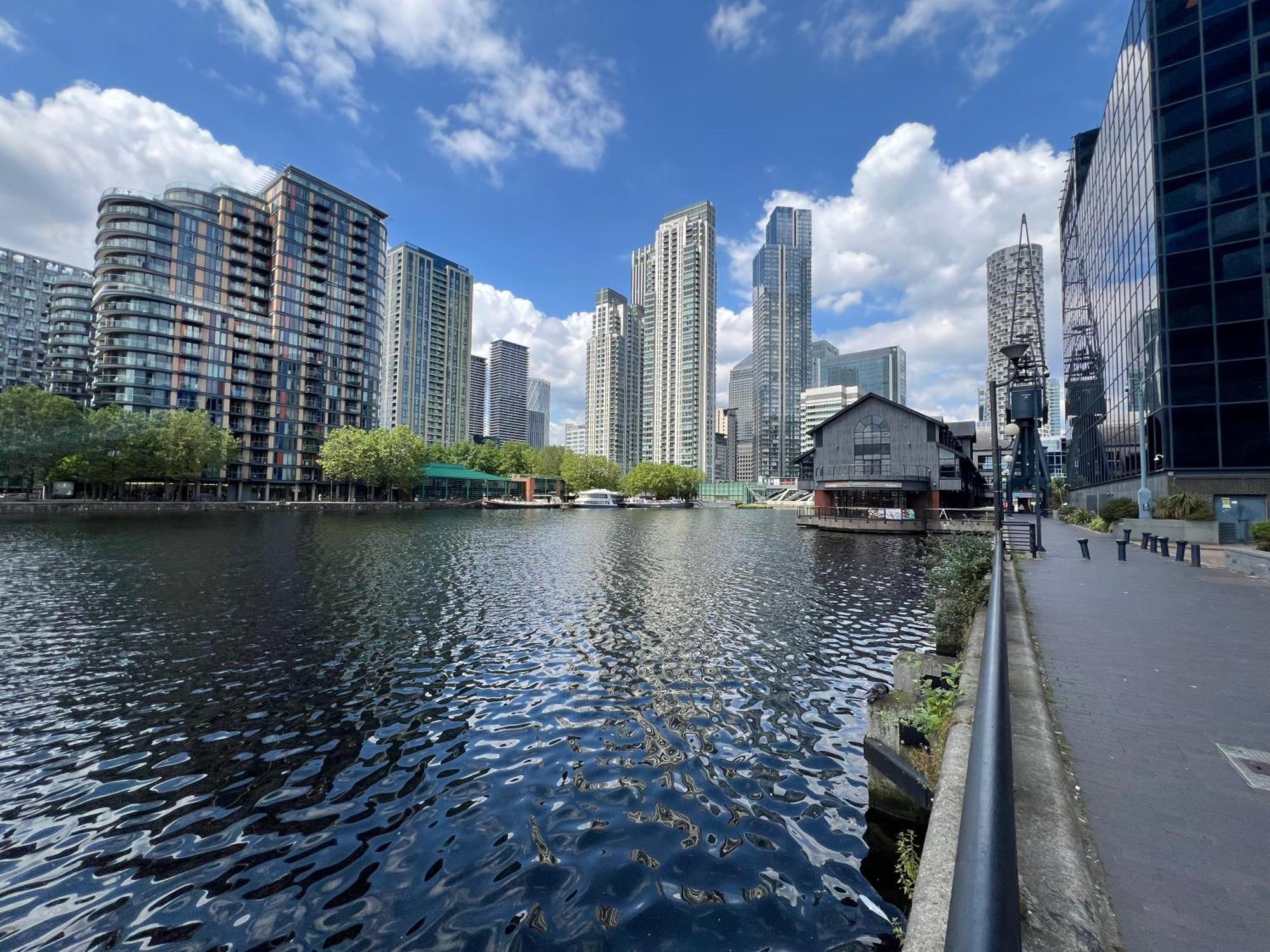 Appartement Modern Ground Floor In Canary Wharf, Free Parking Londen