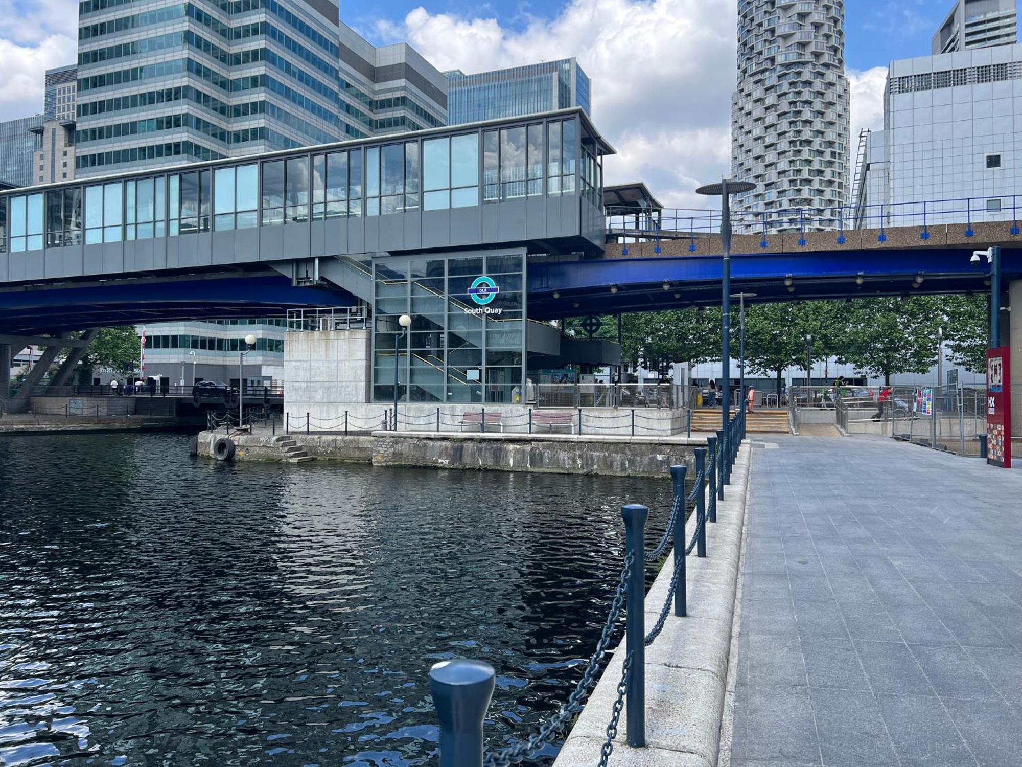 Modern Ground Floor In Canary Wharf, Free Parking * Londen