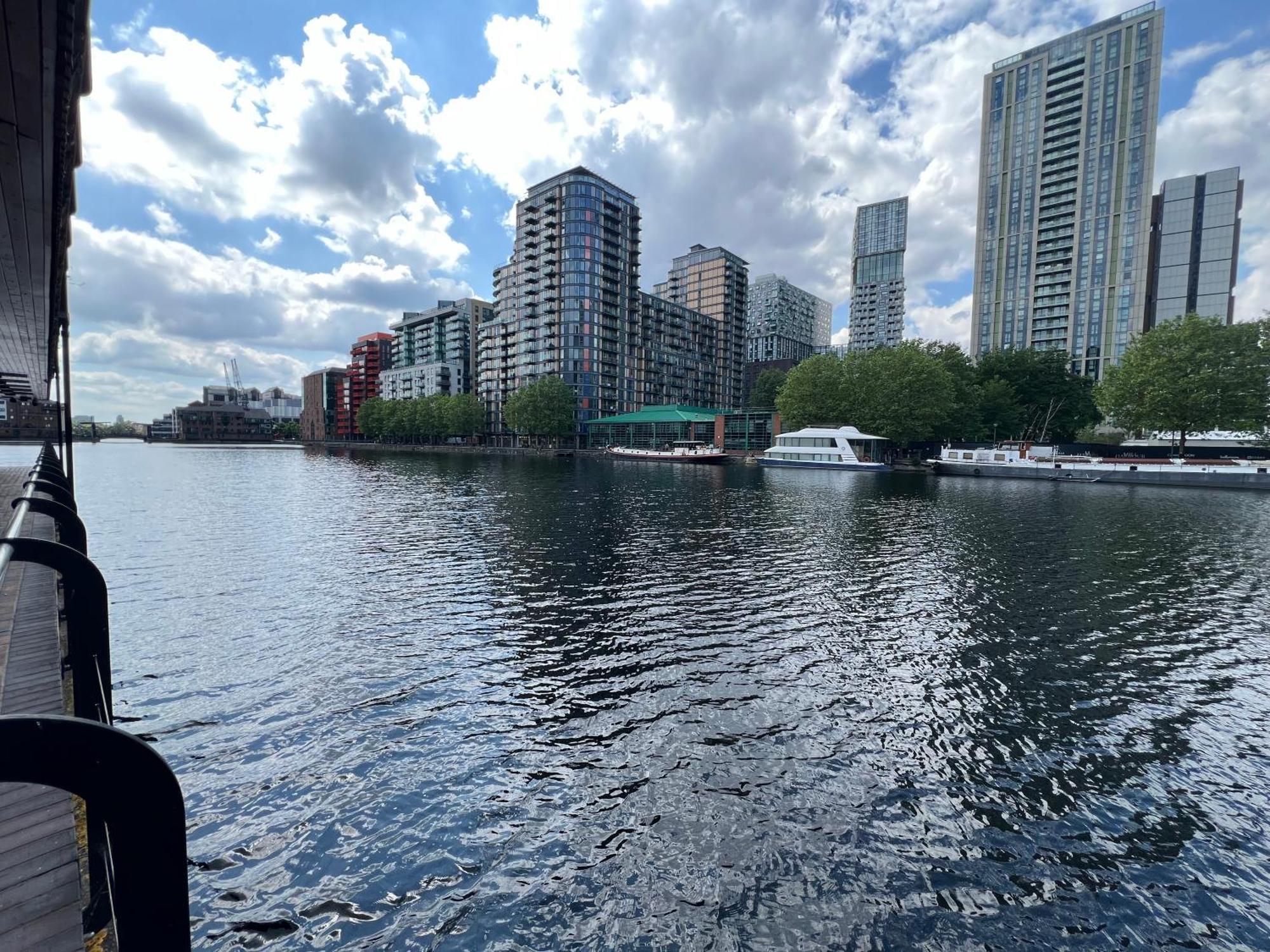 Modern Ground Floor In Canary Wharf, Free Parking Appartement *