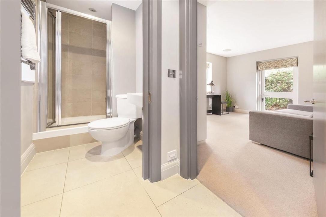 The - Barons Court Station Homestay London