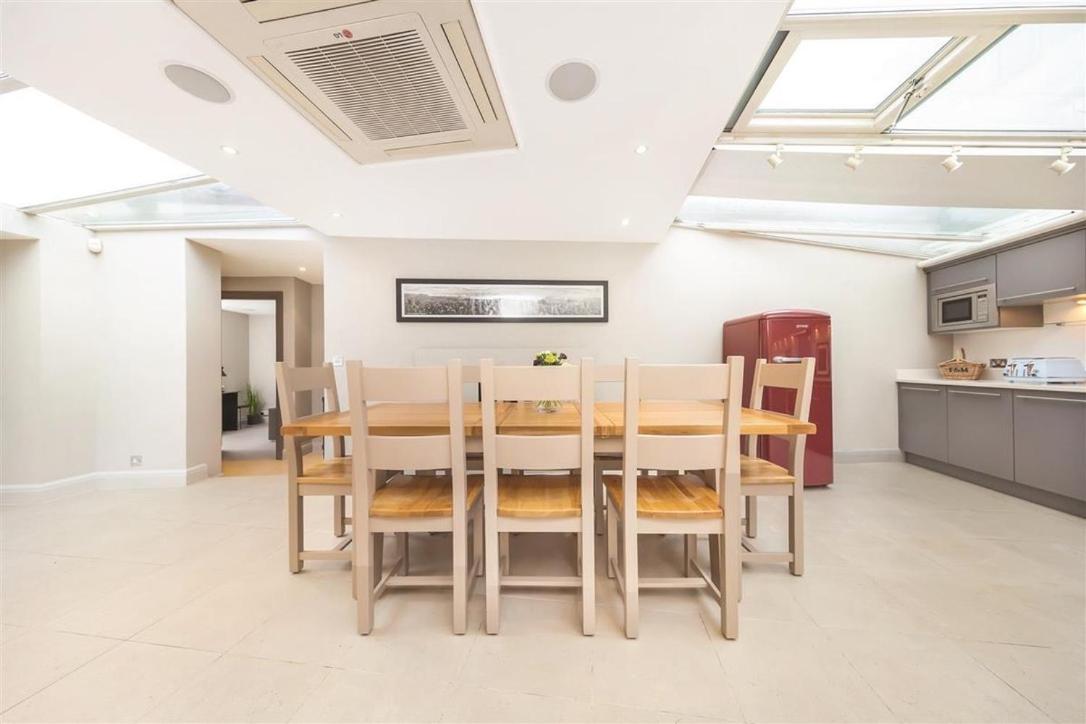 Homestay The - Barons Court Station *