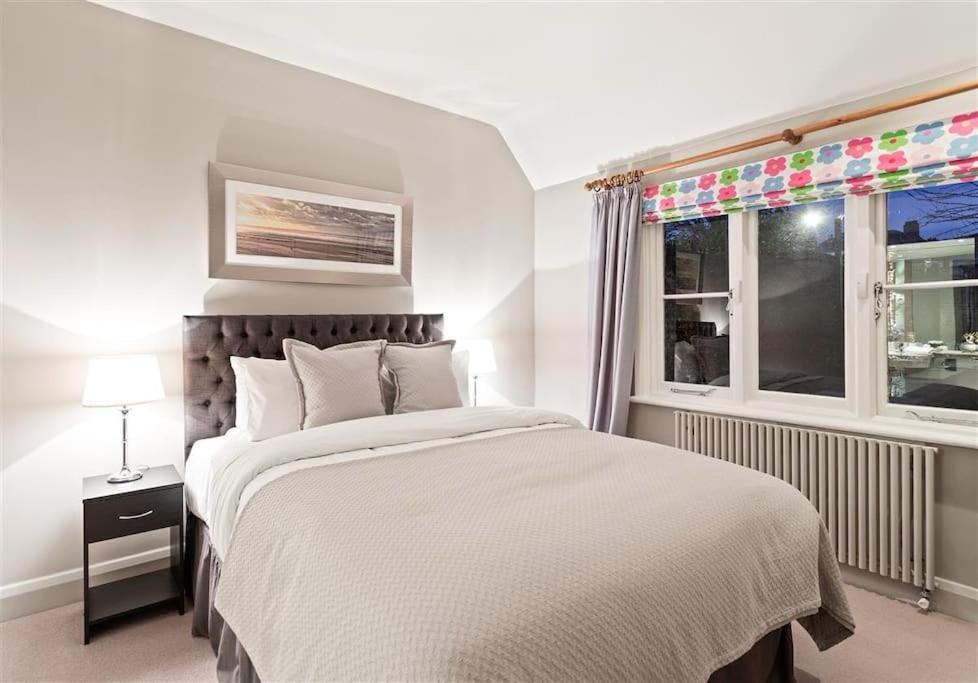 The Room1 Double Ensuite Barons Court Holiday home