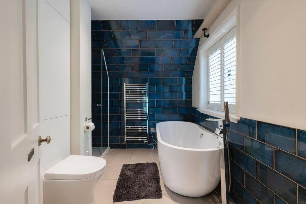 Parea Living - Spacious North House With Big Garden Apartment London