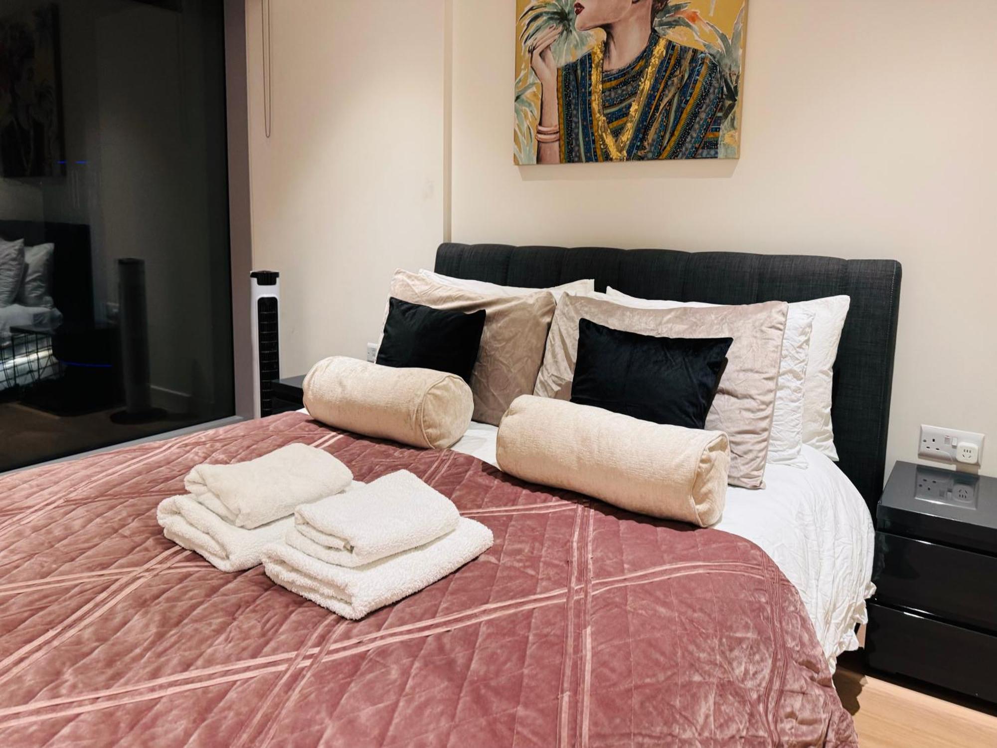 Apartment Lovely 2bedroom At O2 01 *