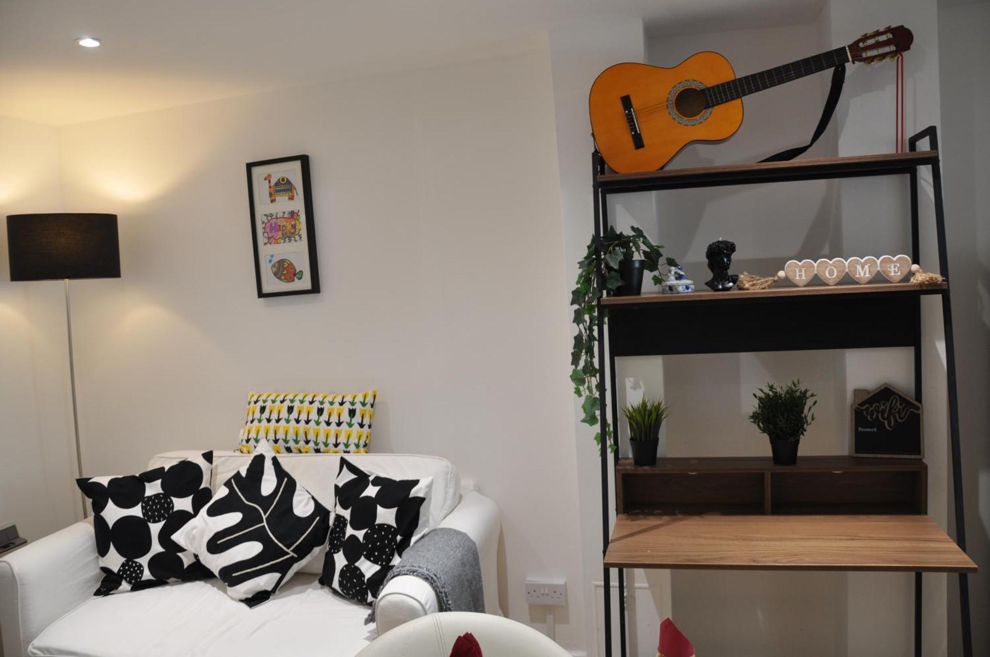 Modern Ground Floor In Canary Wharf, Free Parking * Londen