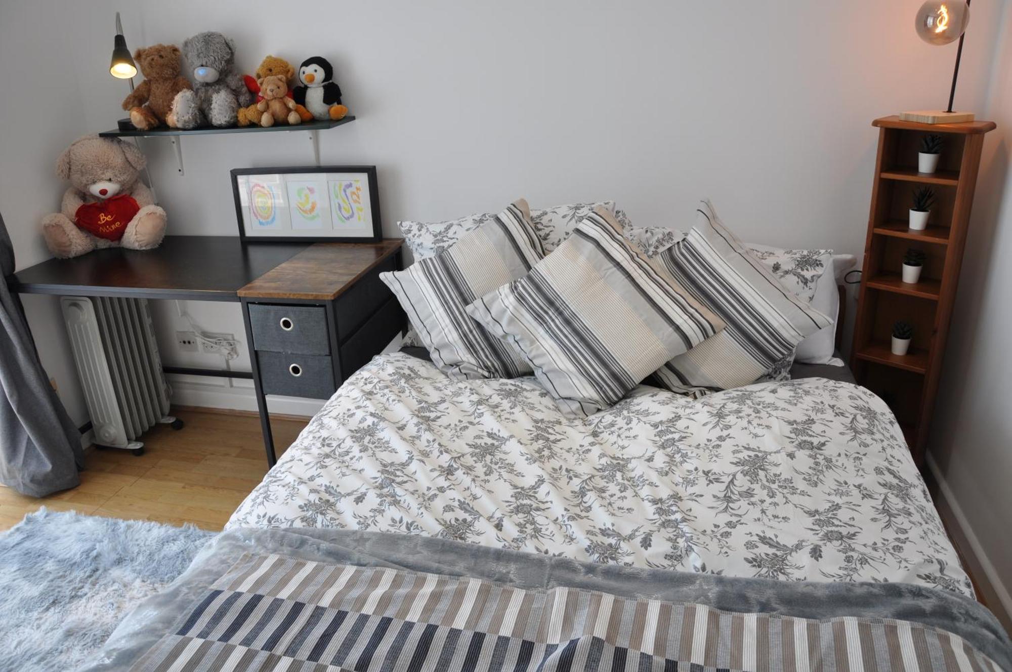 Appartement Modern Ground Floor In Canary Wharf, Free Parking Londen