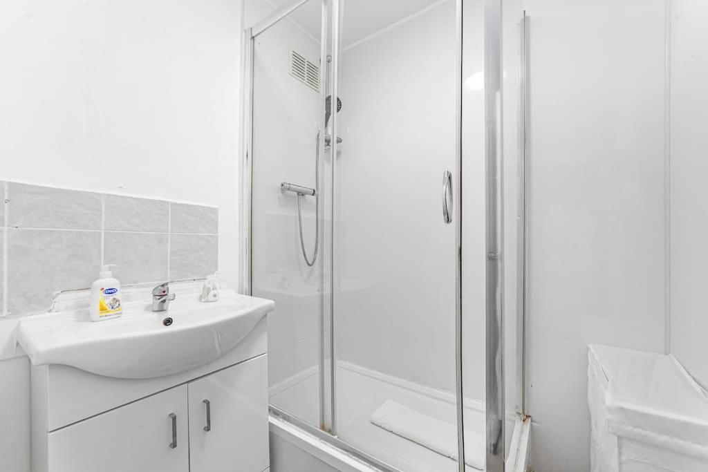 Appartement Modern Living In Stylish 3-bed Flat Londen
